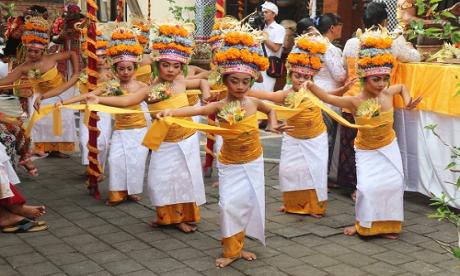 Piodalan Ring Parahyangan Kantor Desa Tegal Harum