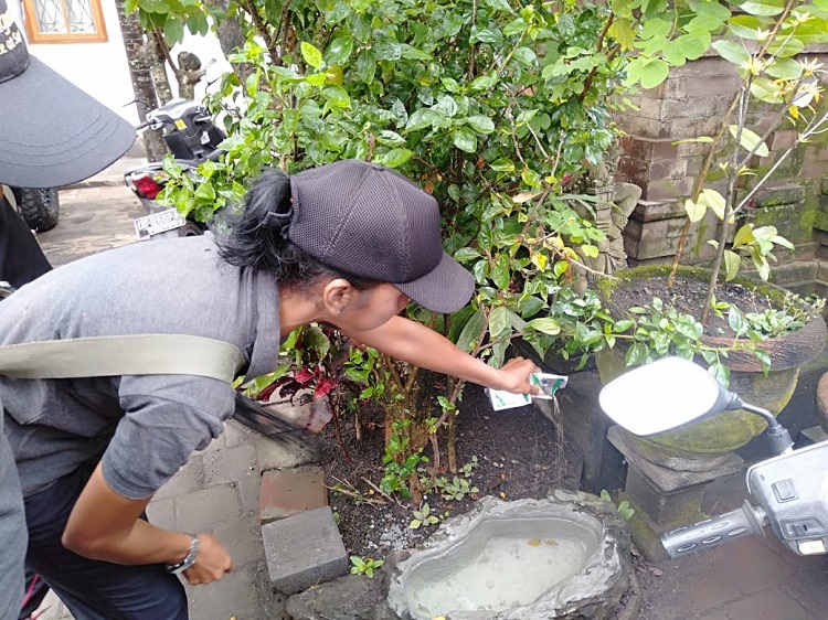 Jumat Bersih di Lingkungan Kantor Desa Tegal Harum