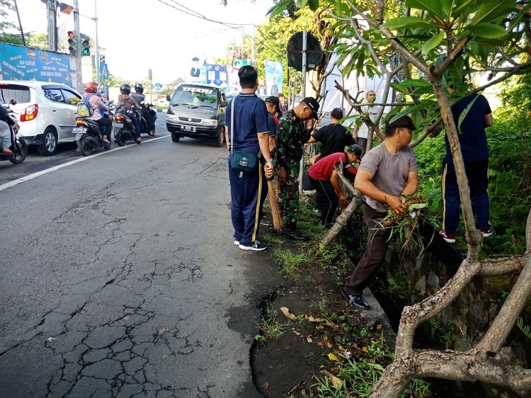 Jumat Bersih Di Jl. Buana Kubu