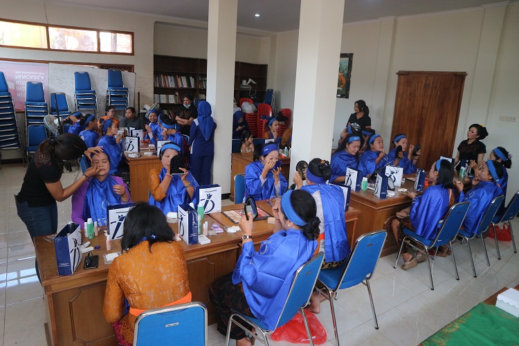 Kegiatan Pelatihan Dan Penyuluhan Tata Rias & Sanggul Bali