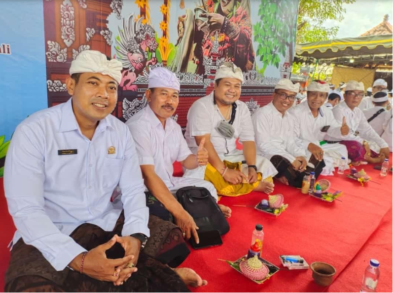 Perbekel Tegal Harum Hadiri Karya Tawur Agung Balik Sumpah di Pura Dalem Kahyangan, Desa Adat Padangsambian