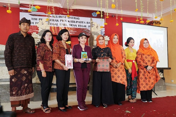 Kunjungan Kerja TP. PKK Kabupaten Barru, Sulawesi Selatan ke Dusun Tegal Sari, Desa Tegal Harum