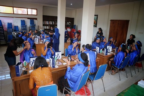 Pelatihan Dan Penyuluhan Tata Rias & Sanggul Bali