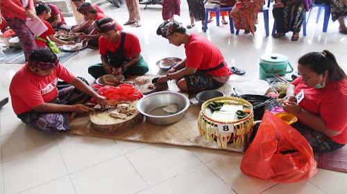 Pelatihan Ngelawar Sekaa Truna Truni Antar Banjar Se-Desa Tegal Harum