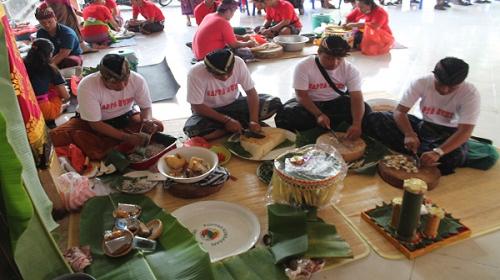Pelatihan Ngelawar Sekaa Truna Truni Antar Banjar Se-Desa Tegal Harum