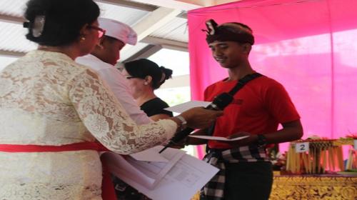 Pelatihan Ngelawar Sekaa Truna Truni Antar Banjar Se-Desa Tegal Harum