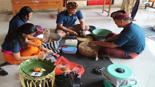Pelatihan Ngelawar Sekaa Truna Truni Antar Banjar Se-Desa Tegal Harum